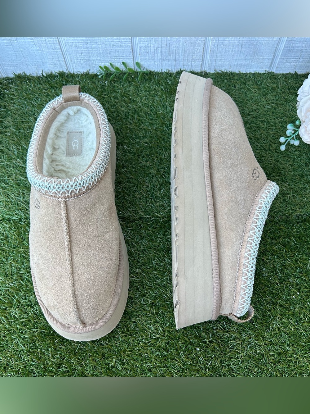 UGG Tazz women size 10
BestSeller/ gently used
Color :Sand - Picture 12 of 16